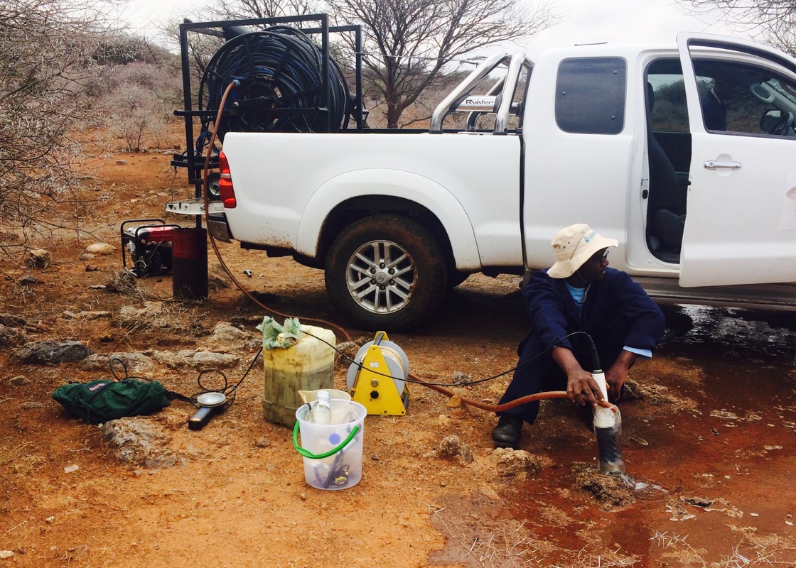 Dr. Manuel Magombeyi (IWMI-SA) monitoring water quality while pumping water from a borehole in Ramotswa.